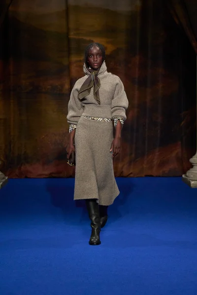 Look 4